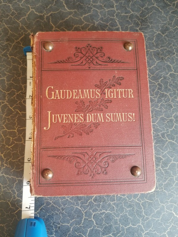 Antique book GAUDEAMUS IGITUR JUVENES DUM SUMUS! German Songbook -old