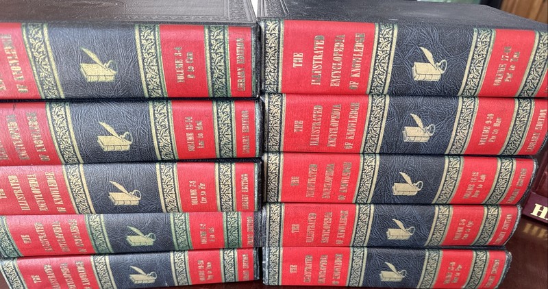 10 Vintage Volumes 1955 /1956The Illustrated Encyclopedia Of Knowledge