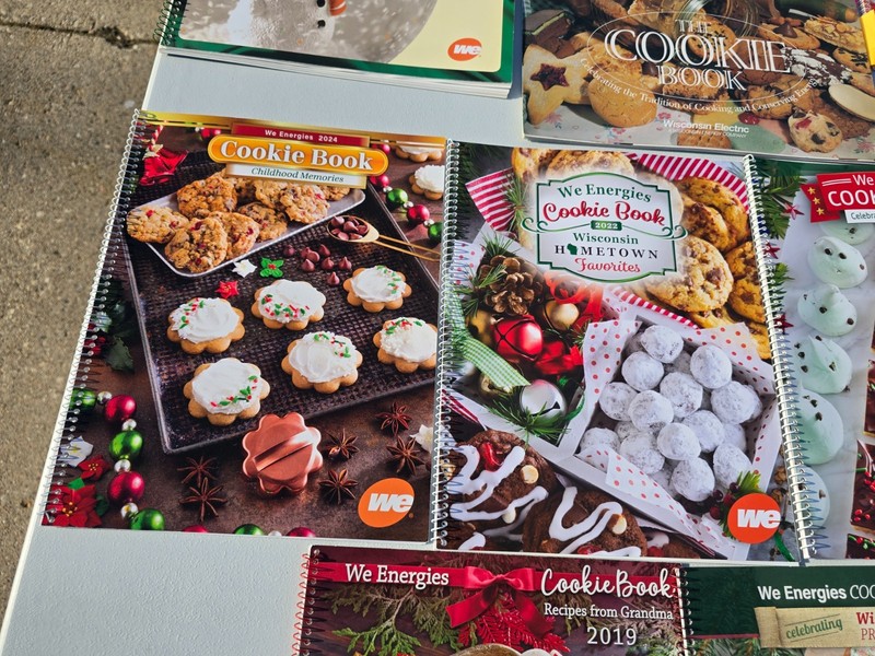 Lot of 11 Wisconsin Electric WE Energies Cookie Book Recipe Cookbooks 2006-2019 gallery