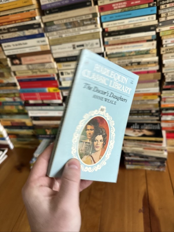 THE DOCTOR'S DAUGHTERS By Anne Weale *Excellent Condition* MV gallery
