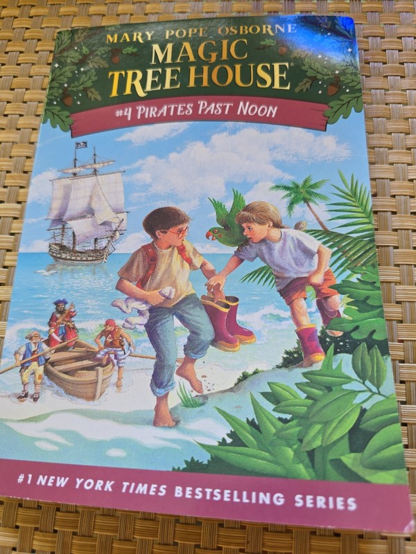 Pirates Past Noon (Magic Tree House, No. 4) by Mary Pope Osborne Magic Treehouse