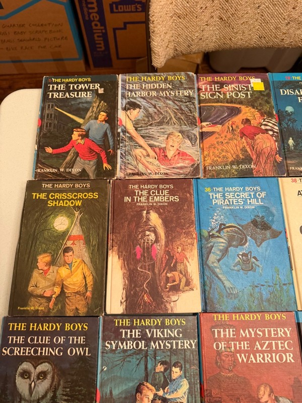 Vintage HARDY BOYS Lot of 25 Matte Hardcover 40s 50s 60s 70s Franklin W. Dixon gallery
