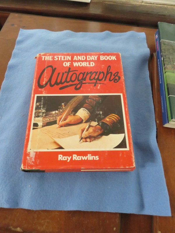 The Stein and Day Book of World Autographs by Ray Rawlins hc/dj