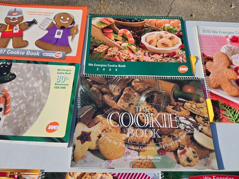 Lot of 11 Wisconsin Electric WE Energies Cookie Book Recipe Cookbooks 2006-2019 gallery