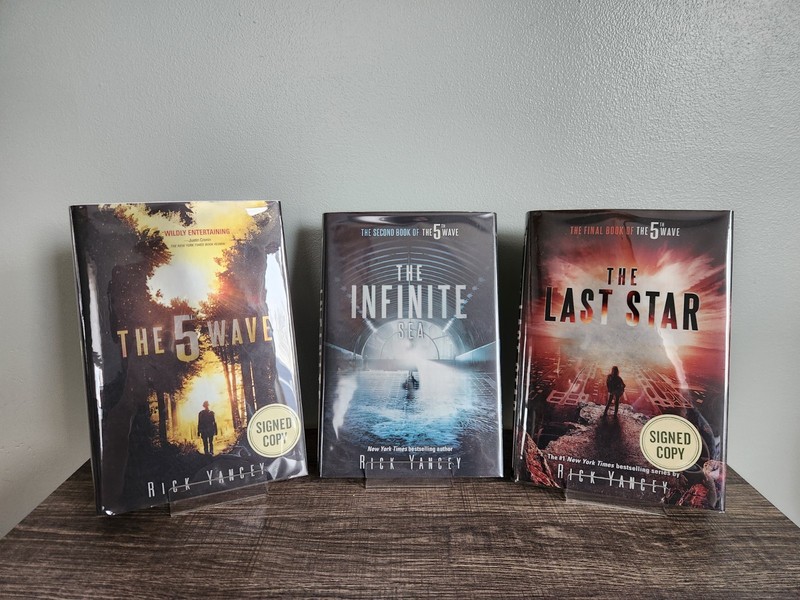 SIGNED! The 5th Wave​ Trilogy Rick Yancey Hardcover Set Infinite Sea Last Star