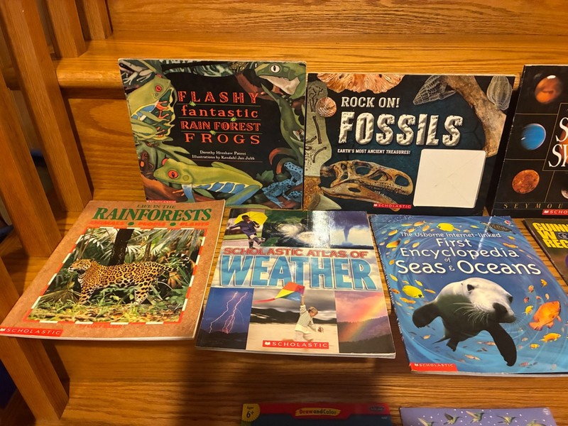 9 Science non fiction Ages 9-12 Animals*Weather Ocean*Fossils+++ BIN $10 gallery