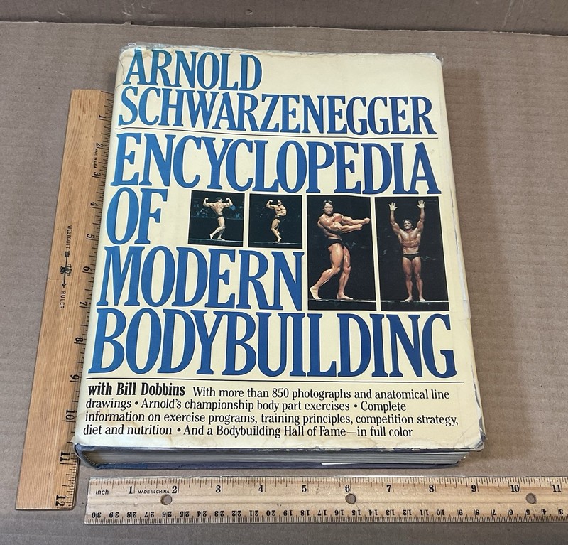 Arnold Schwarzenegger Encyclopedia of Modern Bodybuilding Hard Cover 1st Edition