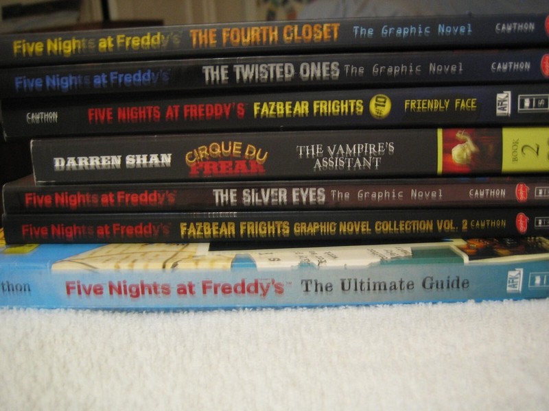 FIVE NIGHTS AT FREDDY'S 7X BOOK LOT Sadistic Undead Toy Great Condition 7 Titles gallery