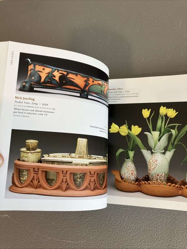 500 Vases: Contemporary Explorations of a Timeless Form gallery