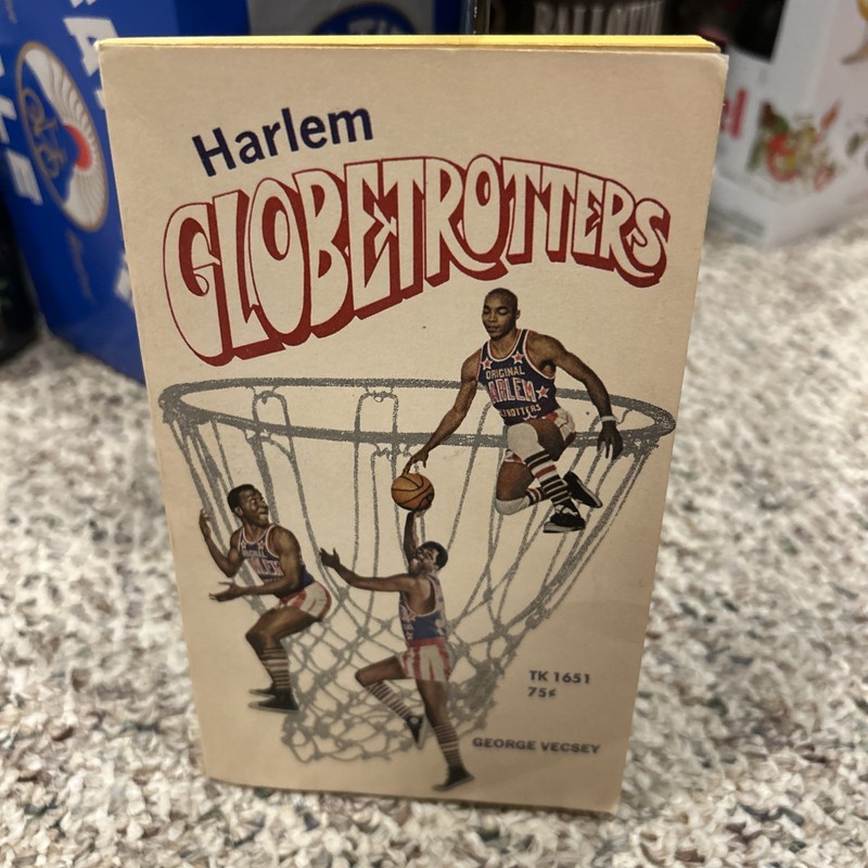 Harlem Globetrotters by George Vecsey, Scholastic Paperback (1st Printing, 1970)
