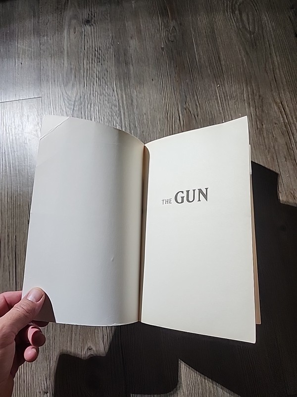 The Gun The Ak-47and The Evolution Of War C.J. CHIVERS SOFTCOVER 2010 gallery
