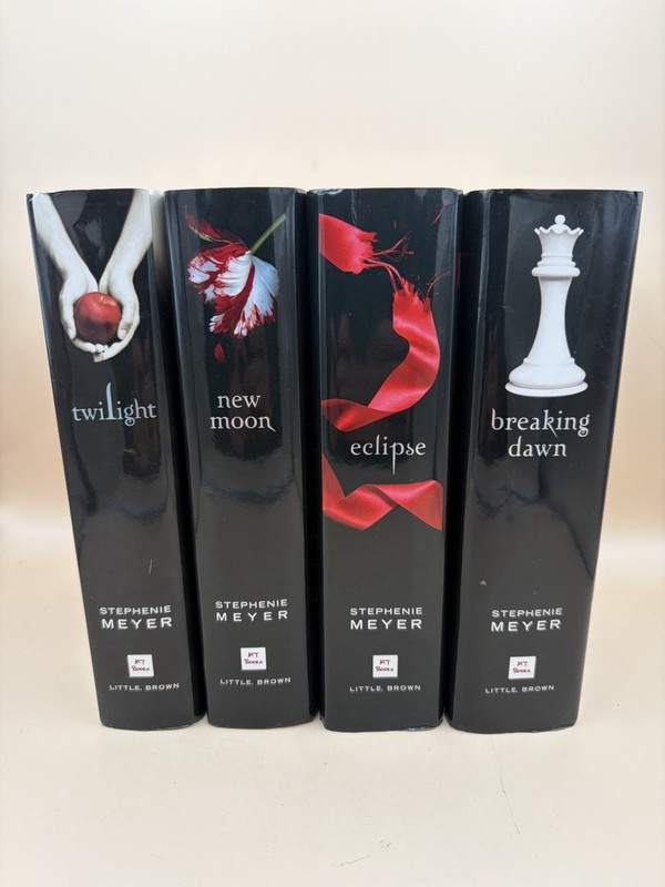 Stephenie Meyer Twilight Saga Complete 4 Book Hardcover Set with Slipcase Black