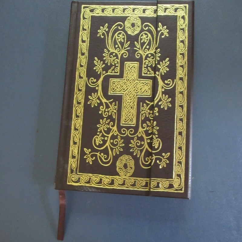 The Holy Bible NKJV gold-gilt snap edge hardcover Thomas Nelson, Inc. 1990