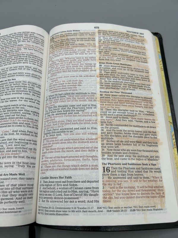 Thomas Nelson NKJV Bible 3015 Black Red Letter Bonded Leather gallery