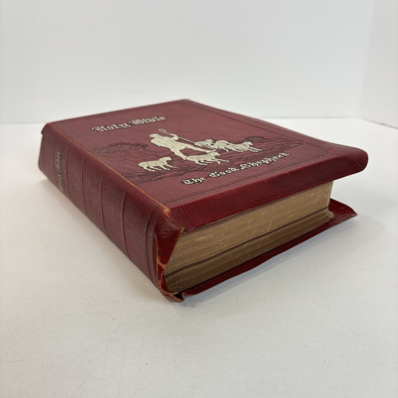 Vintage 1957 Good Shepherd Bible Red Illustrated Indexed Tabs Concordance IT gallery
