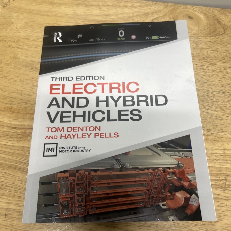 Hayley Pells – Electric and Hybrid Vehicles – Paperback – B245z