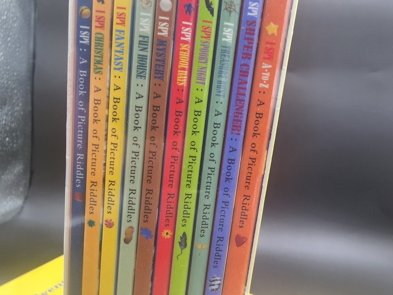 I SPY Epic Adventure Lot of 10 Picture Riddle Series Box Set w/ Magnifying Glass gallery