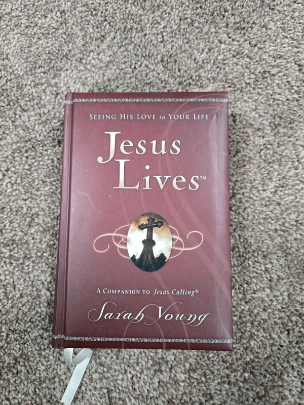 Jesus Lives, with Full Scriptures: Seeing His Love in Your Life Sarah young