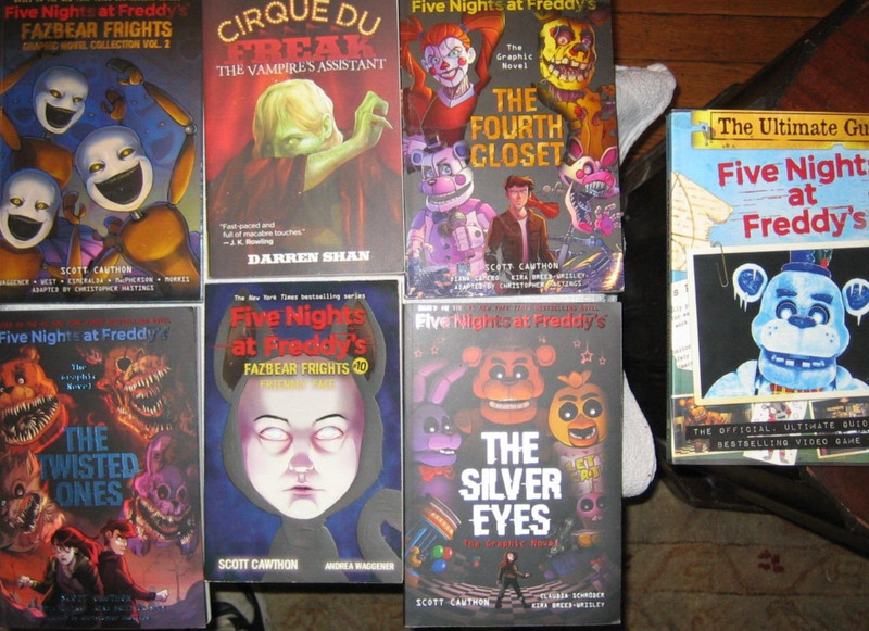 FIVE NIGHTS AT FREDDY'S 7X BOOK LOT Sadistic Undead Toy Great Condition 7 Titles gallery