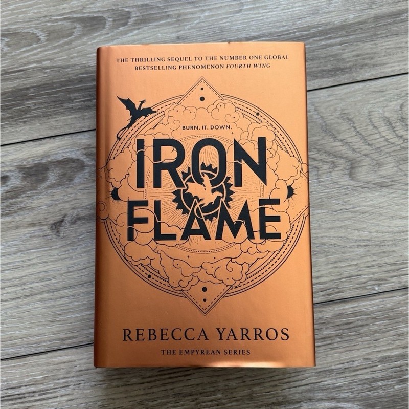 Fairyloot- Iron Flame DAMAGED (The Empyrean Series) – Rebecca Yarros