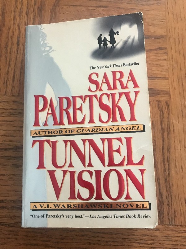 V. I. Warshawski: Tunnel Vision 8 by Sara Paretsky (1995, Paperback)