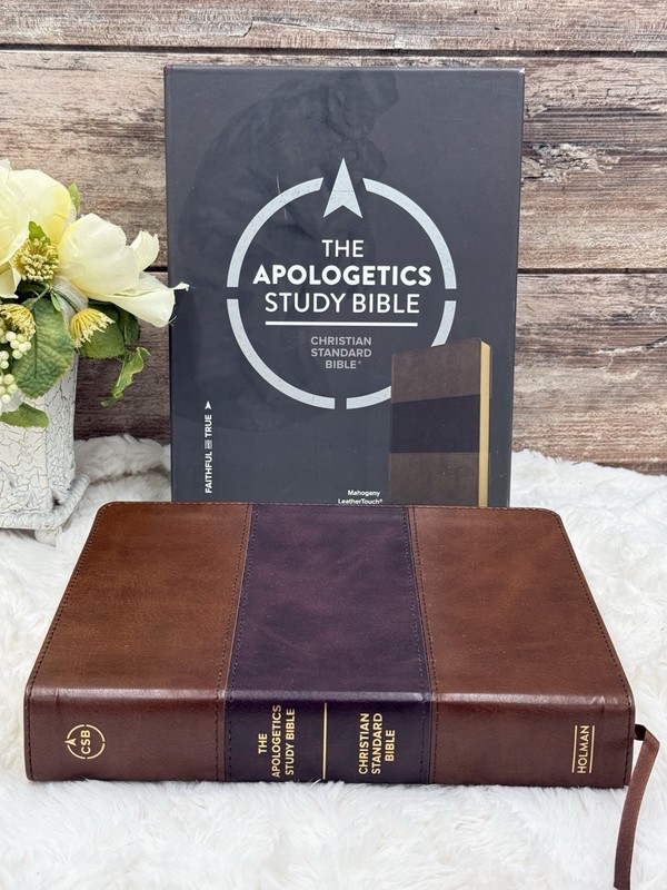 The Apologetics Study Bible: Christian Standard Bible in Mahogany Leather Touch