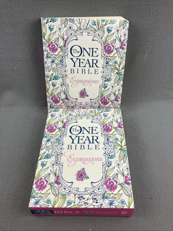 The One Year Bible – Expressions by Tyndale House Publishers Staff (2016, Trade