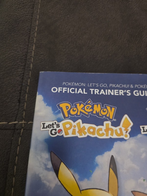 Pokémon: Let's Go, Pikachu! +Eevee!-Official Trainer's Guide w/stickers/map gallery