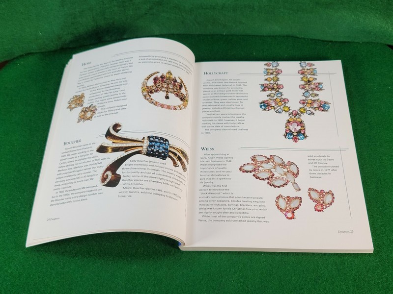 Rhinestone Jewelry: A Price and Identification Guide by Leshner, Leigh (Paper… gallery