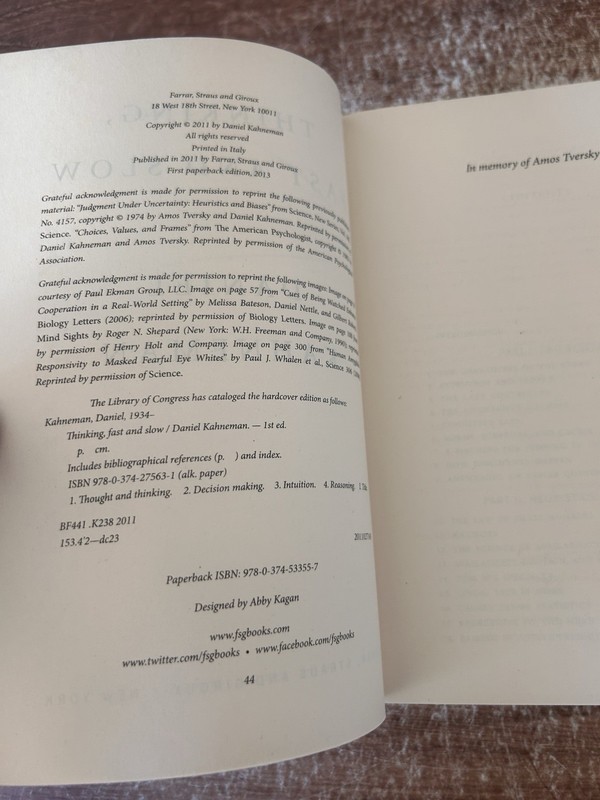 Thinking, Fast and Slow - Paperback By Kahneman, Daniel - Very Good Condition gallery