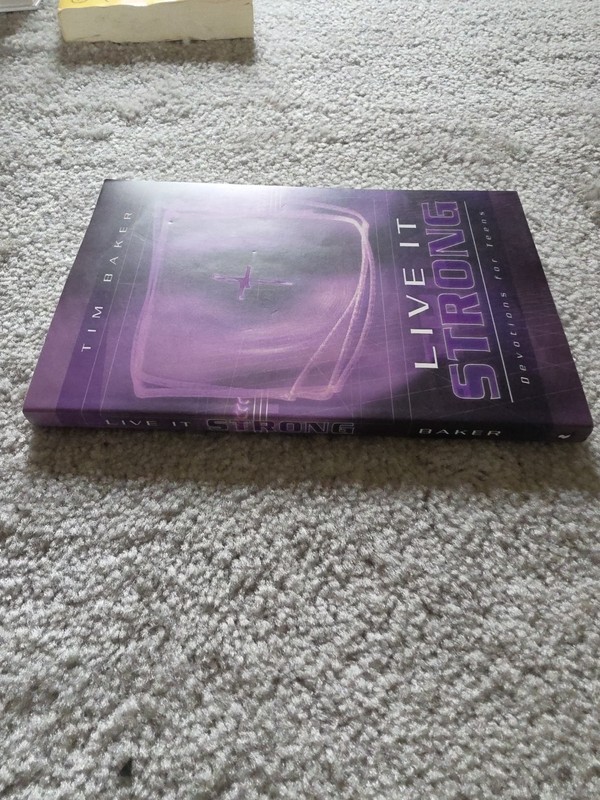 LIVE IT STRONG: DEVOTIONS FOR TEENS By Tim Baker **Mint Condition** gallery