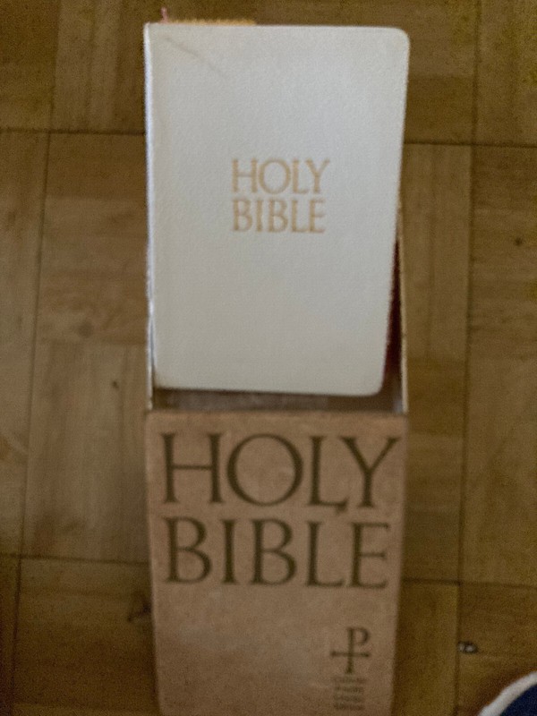 Vintage Holy Bible De Luxe Edition 1967 Good Counsel 0ver 1200 pages White Delux