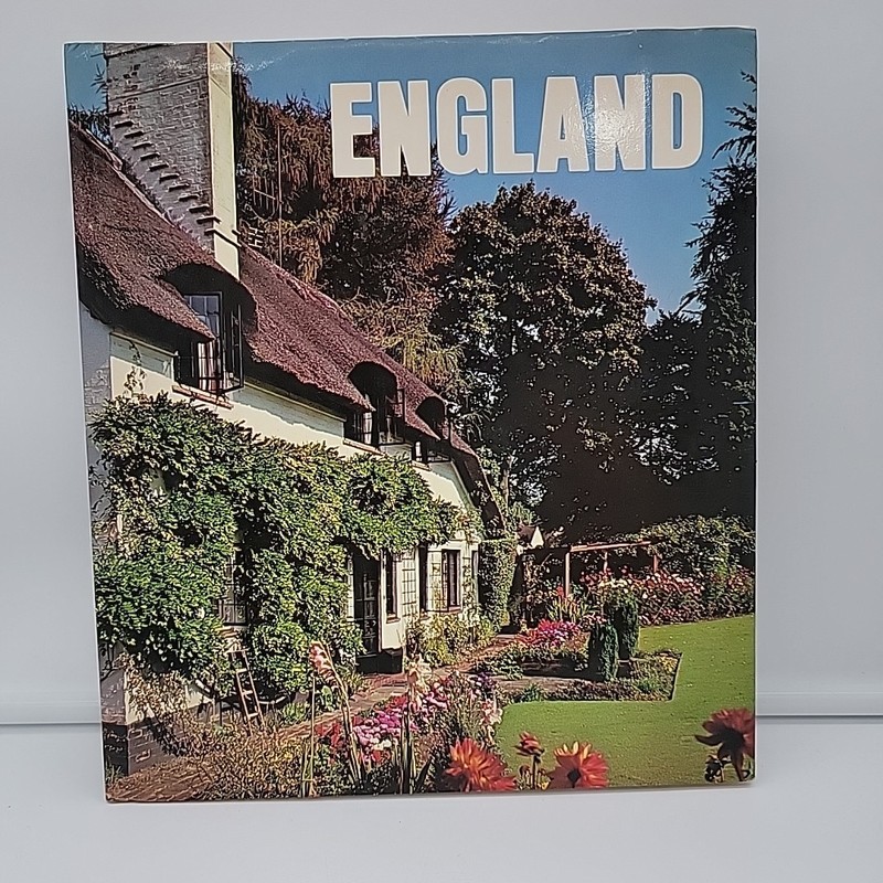 England Wales Scotland David Mountfield Crescent Books 1979 HC History Castles
