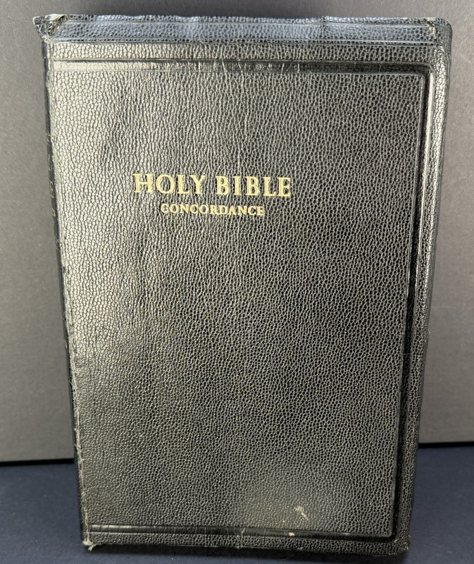 (RB-918) 1960s KJV Bible World Self Pronouncing Red Letter Concordance Maps