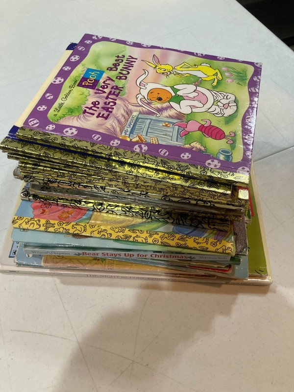 HOLIDAY BOOKS – A LITTLE GOLDEN BOOK and others- LOT OF 27 books nice condition