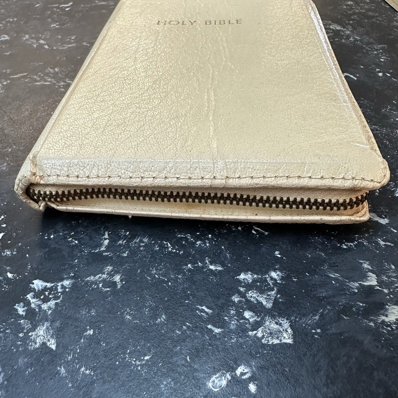 White KING JAMES VERSION HOLY BIBLE Red Letter by Thomas Nelson w/zipper Cross gallery
