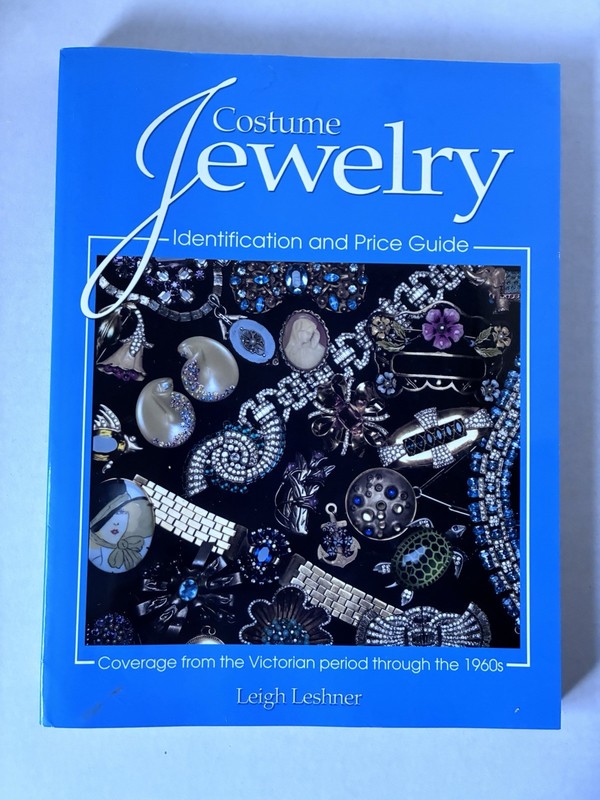 Costume Jewelry Identification & Price Guide Leigh Leshner 2004 Large Paperback