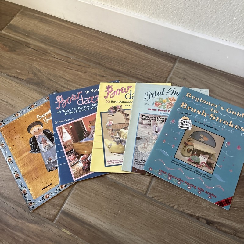 Lot 5 Vintage Crafts Books Painting, Bows, Porcelain Etc…
