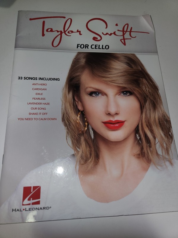 TAYLOR SWIFT Music Book for CELLO 33 Songs
