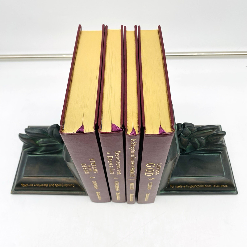 Zondervan Contemporary Classics Gift Set 4 Books & Elegant Bookends Gift Boxed gallery