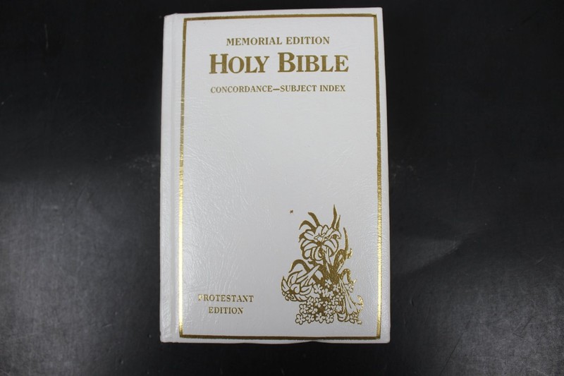 Holy Bible Memorial Edition 1976 Protestant Illustrated Concordance TODAY INC.