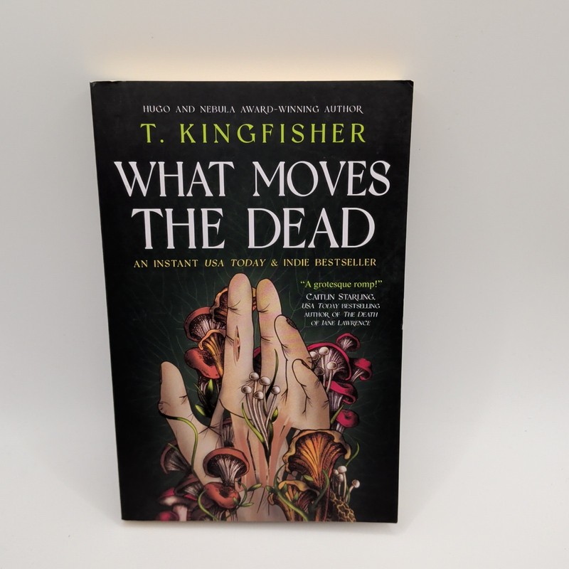 What Moves the Dead T. Kingfisher Paperback