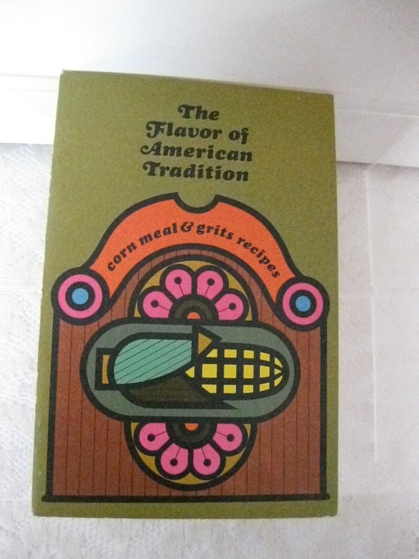 The Flavor of American Traditions Corn Meal & Grits Recipes Booklet Vtg 1967 USA