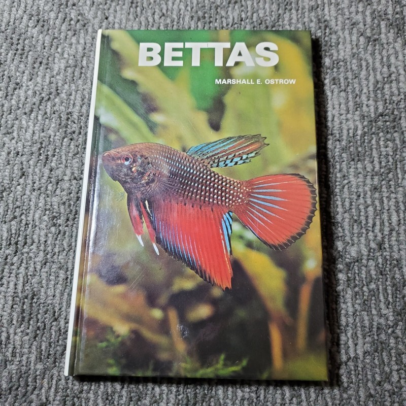 Bettas Marshall E. Ostrow 1983 Edition Illustrated Fishkeeping Guide TFH