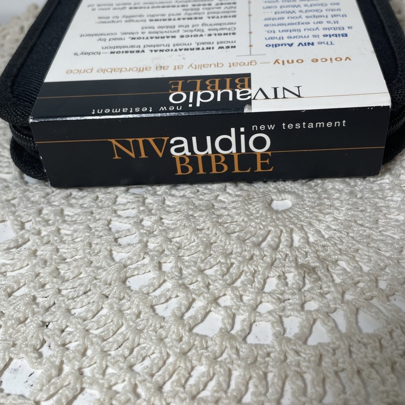 NIV Audio Bible Cd Voice Digitally Remastered Only by Zondervan Staff 16 Discs gallery