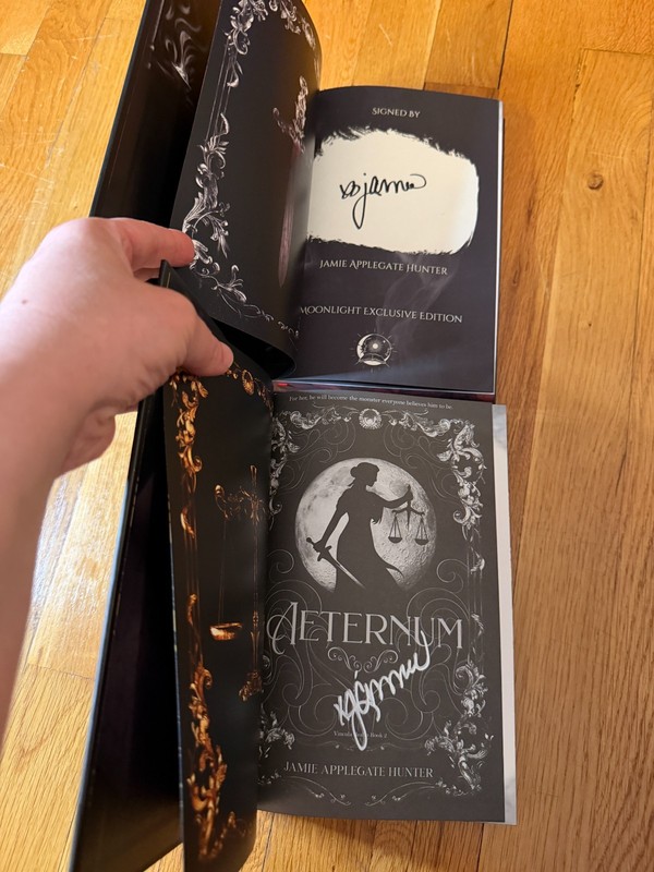 Moonlight Book Box Vincula Realm Jamie Applegate Hunter Umbra King + Aeternum gallery
