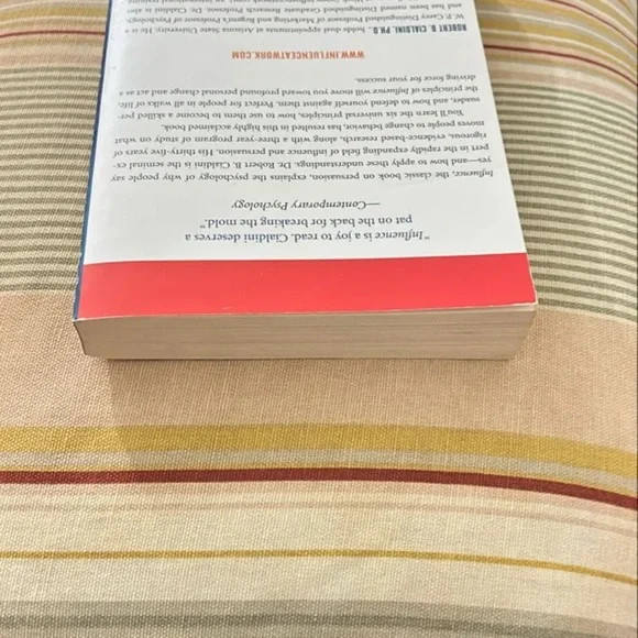 Influence The Psychology of Persuasion by Robert B. Cialdini 2006 gallery