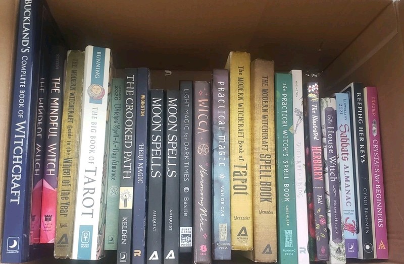 WICCAN WITCHCRAFT BOOK BUNDLE 20 DIFFERENT BOOKS tarot spells magic moon