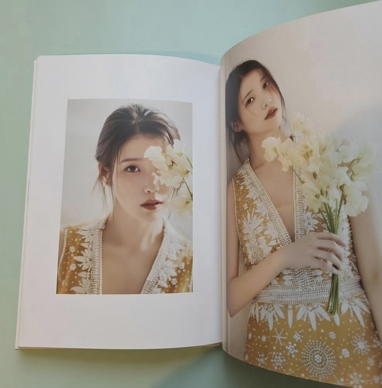 Moment IU Exhibition Catalogue IU UAENA Art Hardcover English Korean Illustrated gallery
