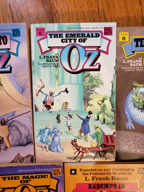 Lot of 7 Vintage Wizard of Oz Books # gallery
